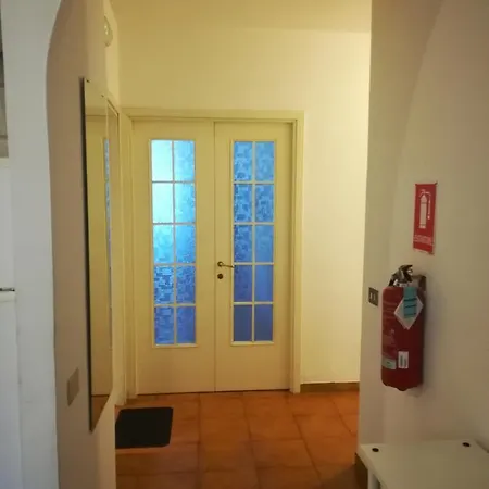 Zoe *