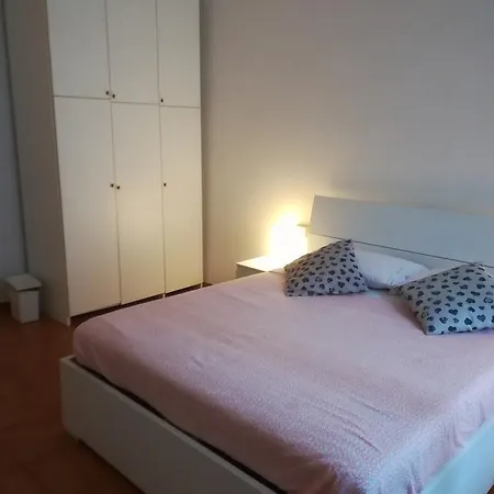 Zoe *